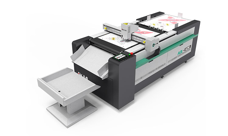 Die cutting machine for a carton box